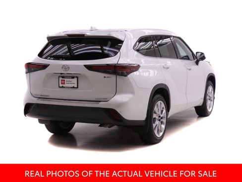 Used 2026 Toyota Highlander Limited image 2