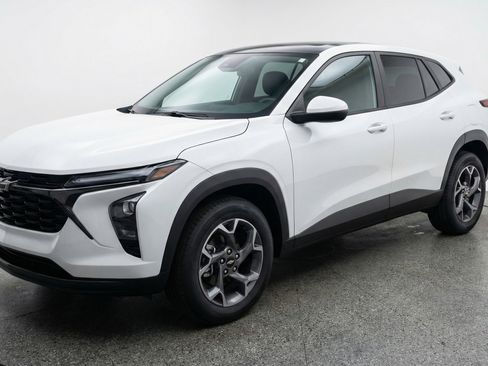 Used 2025 Chevrolet Trax LT image 3