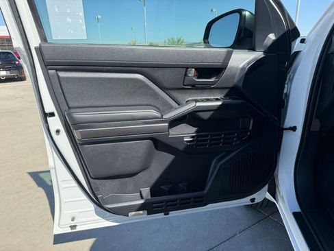 Certified 2025 Toyota 4Runner SR5 AWD/4WD image 11
