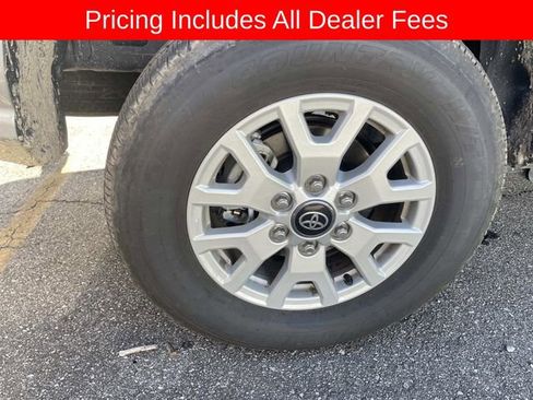 Used 2025 Toyota Tacoma SR5 AWD/4WD image 9