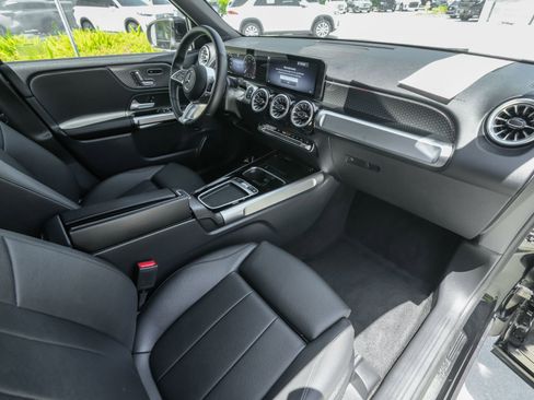 Used 2025 Mercedes-Benz GLB 250 image 42