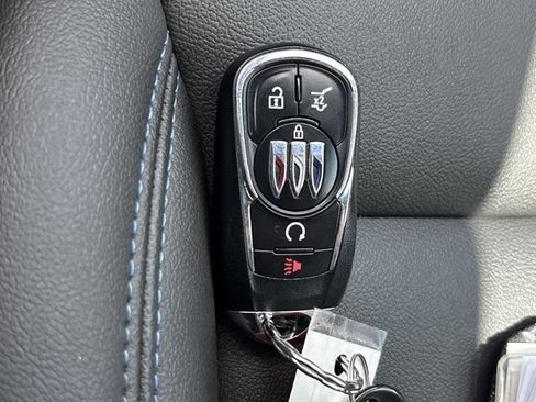 Used 2025 Buick Envista Sport Touring w/ Convenience I Package FWD image 41