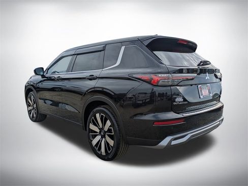 New 2026 Mitsubishi Outlander SE image 5