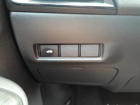 Used 2026 Nissan Sentra SR w/ Floor Mat Package FWD image 31