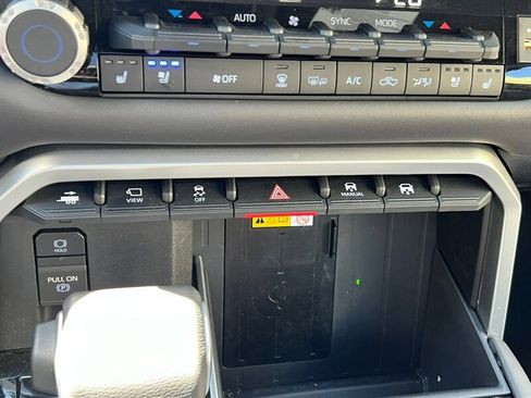 Used 2024 Toyota Tundra Platinum image 46