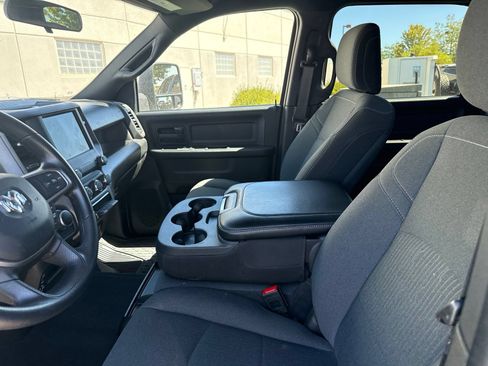 Used 2024 RAM 2500 Tradesman w/ Chrome Appearance Group AWD/4WD image 3