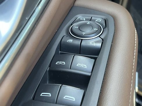 Used 2022 Chevrolet Suburban High Country AWD/4WD image 34