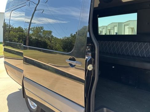 Used 2016 Mercedes-Benz Sprinter 3500 image 29