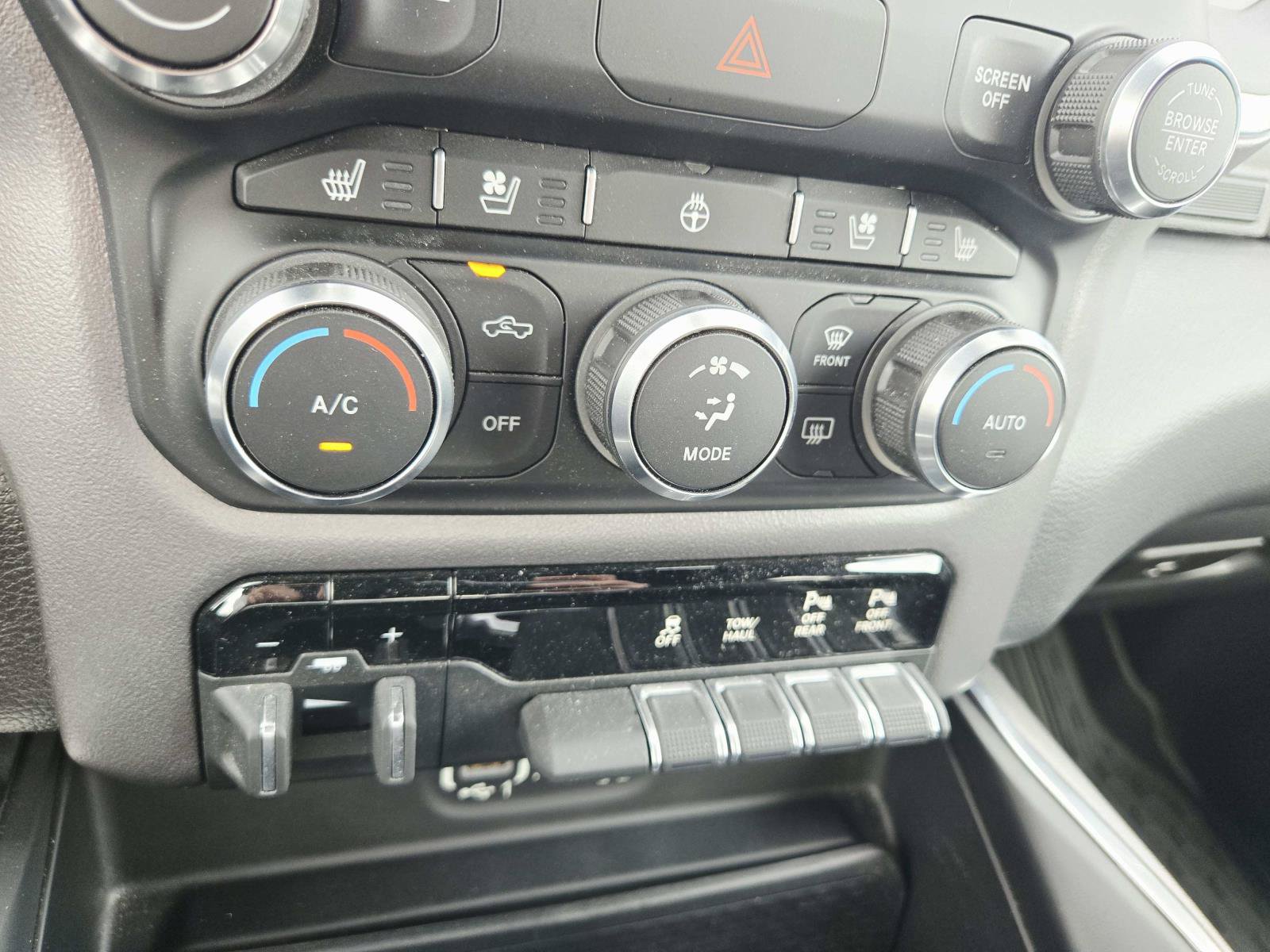 Used 2020 RAM 1500 Laramie w/ Sport Appearance Package AWD/4WD image 31