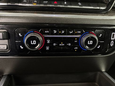 Used 2025 Chevrolet Silverado 1500 LT AWD/4WD image 16