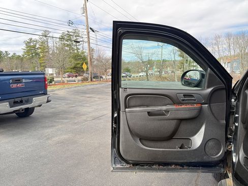 Used 2010 Chevrolet Avalanche LS w/ Interior Plus Package image 15