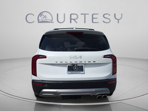 Used 2022 Kia Telluride SX w/ Towing Package FWD image 5