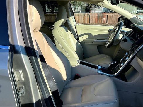 Used 2016 Volvo XC60 T5 Premier image 10