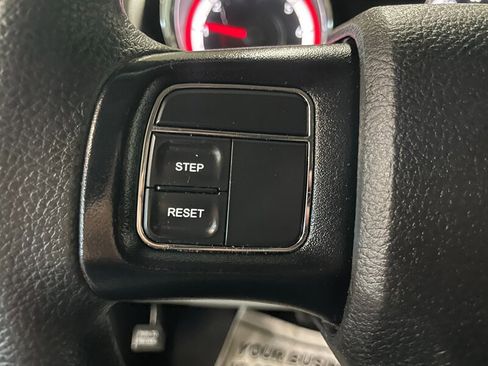 Used 2016 Dodge Grand Caravan SXT image 12