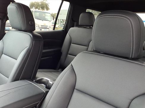 New 2026 Chevrolet Traverse LT w/ Sun and Wheel Package image 11