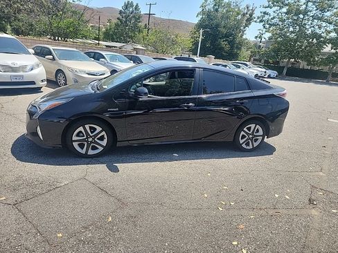 Used 2016 Toyota Prius Three Touring w/ Preferred Accessory Package FWD image 2
