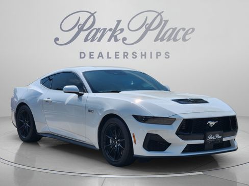 Used 2026 Ford Mustang GT Premium RWD image 4