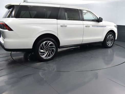 New 2025 Lincoln Navigator L Reserve image 4