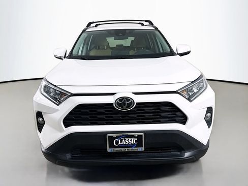 Used 2020 Toyota RAV4 XLE w/ Convenience Package FWD image 2