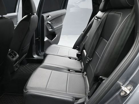 Used 2021 Volkswagen Tiguan SE R-Line image 11