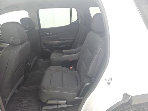 Used 2023 GMC Acadia SLE w/ Driver Convenience Package image 3