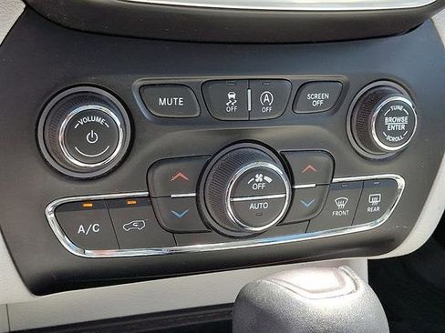 Used 2021 Jeep Cherokee Limited AWD/4WD image 18