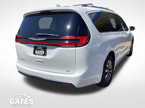 Used 2021 Chrysler Pacifica Touring-L FWD image 9
