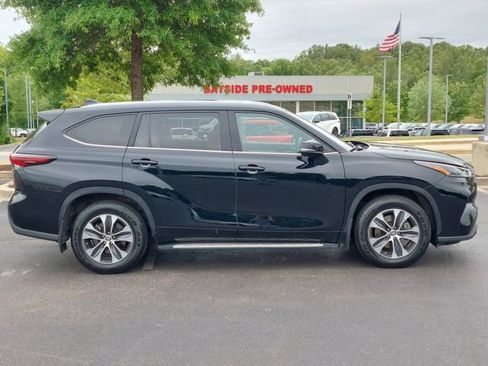Used 2024 Toyota Highlander XLE FWD image 14