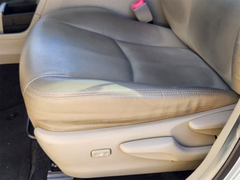 Used 2014 Toyota Prius V Five image 23