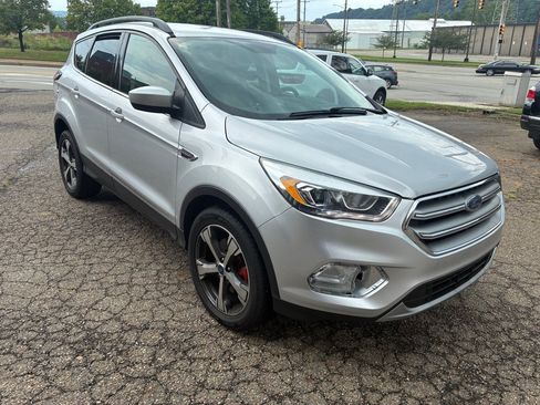 Used 2017 Ford Escape SE w/ Equipment Group 201A FWD image 18