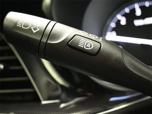 Used 2021 Buick Envision Essence w/ Technology Package I image 29