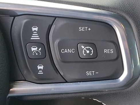 Used 2025 Jeep Wrangler Unlimited Sahara w/ Safety Group AWD/4WD image 22