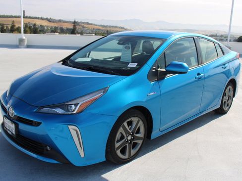 Certified 2022 Toyota Prius Limited FWD image 6