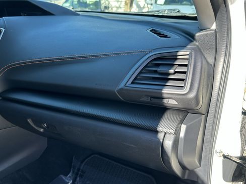 Used 2020 Subaru Crosstrek 2.0i Premium AWD/4WD image 18