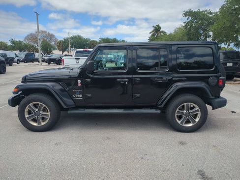 Used 2019 Jeep Wrangler Unlimited Sahara AWD/4WD image 9
