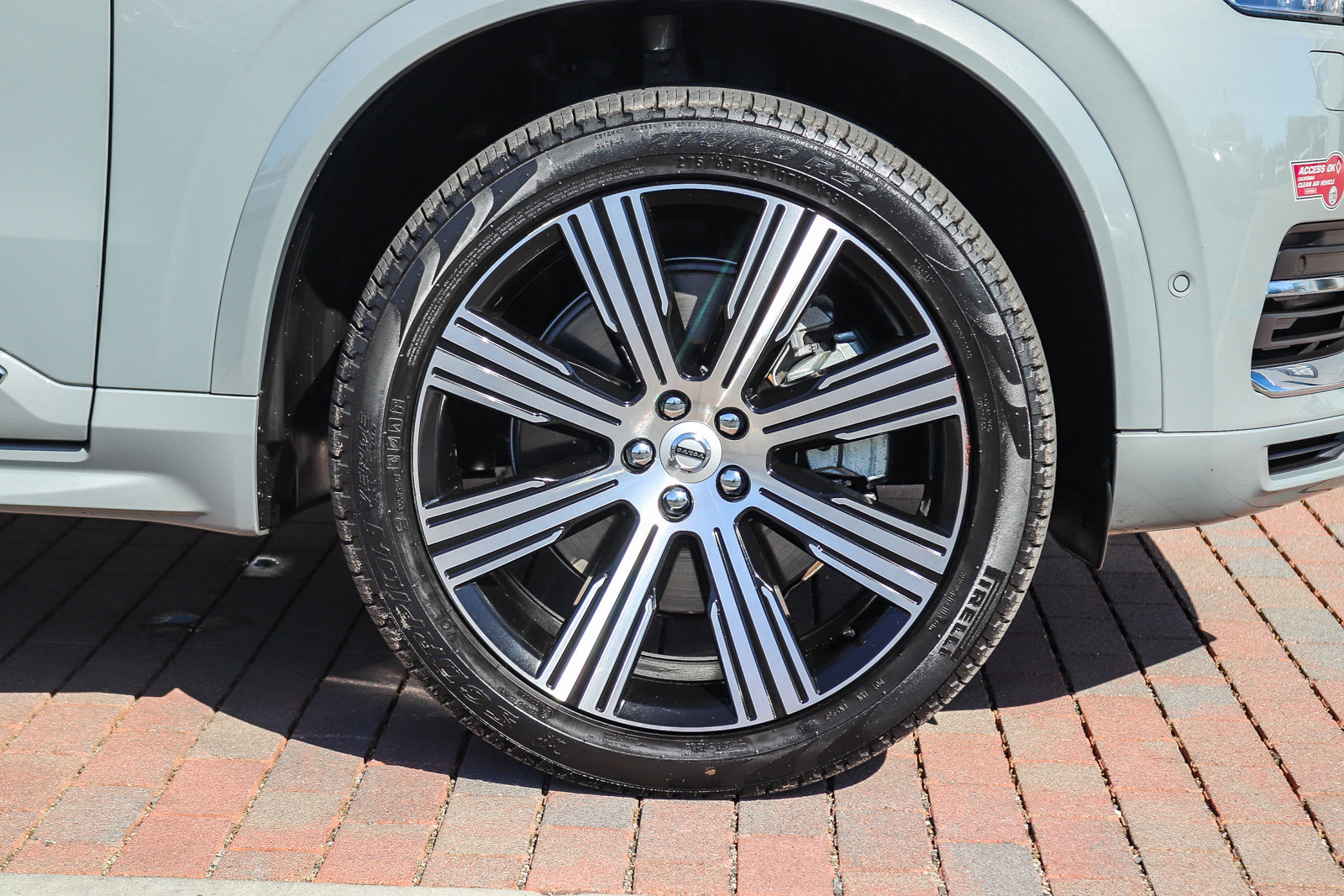 Used 2025 Volvo XC90 T8 Plus w/ Protection Package Premier AWD/4WD image 11
