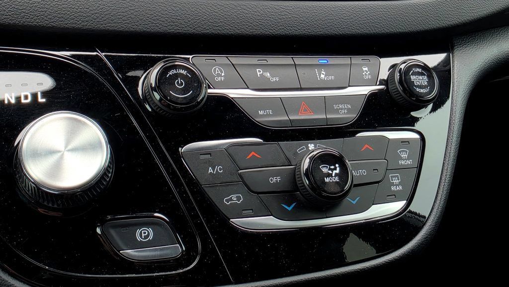 Used 2025 Chrysler Pacifica Select FWD image 43