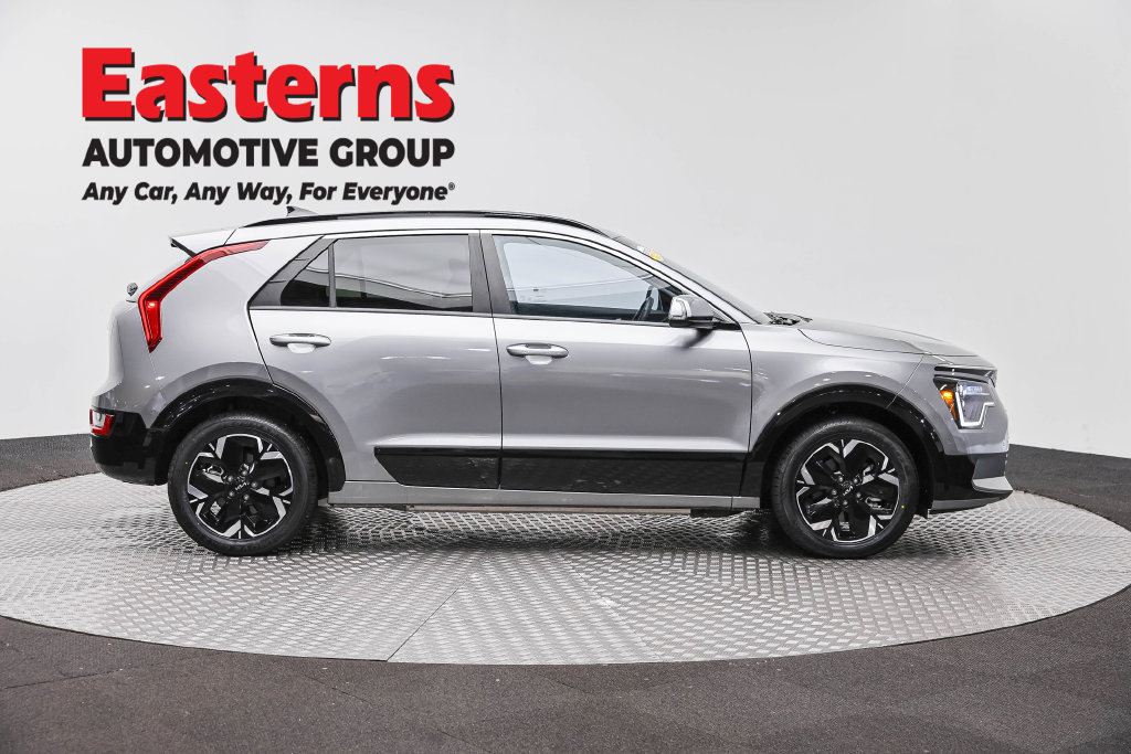 Used 2023 Kia Niro Wave w/ Wave Preserve Package FWD image 6