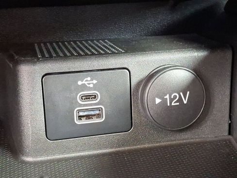 Used 2025 Ford Escape SE image 24