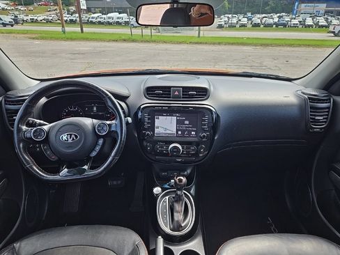 Used 2018 Kia Soul ! w/ Tech Package FWD image 3