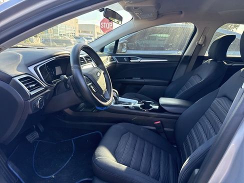 Used 2016 Ford Fusion SE FWD image 8