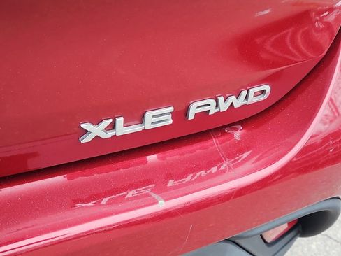 Used 2020 Toyota Highlander XLE image 12