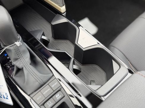 Used 2025 Toyota Camry XLE image 17