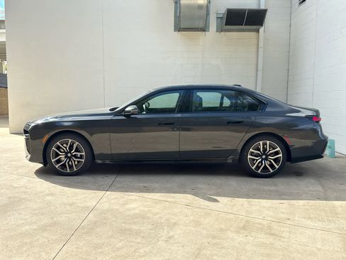 Used 2026 BMW 740i xDrive w/ Premium Package image 5