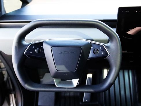 Used 2024 Tesla Cybertruck AWD Crew Cab image 31