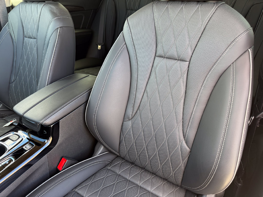 Used 2023 Buick Envision Avenir AWD/4WD image 14