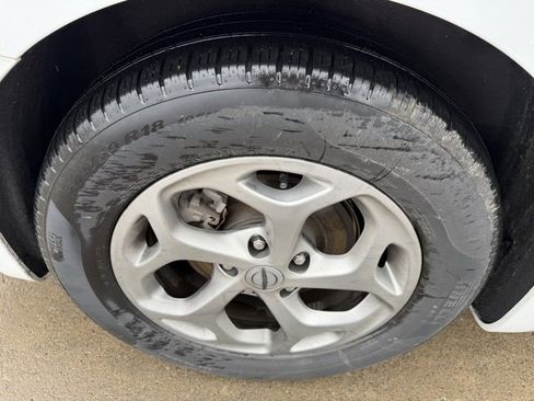 Used 2024 Chrysler Pacifica Limited image 11