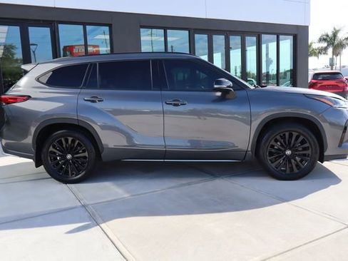 Used 2023 Toyota Highlander XSE FWD image 2