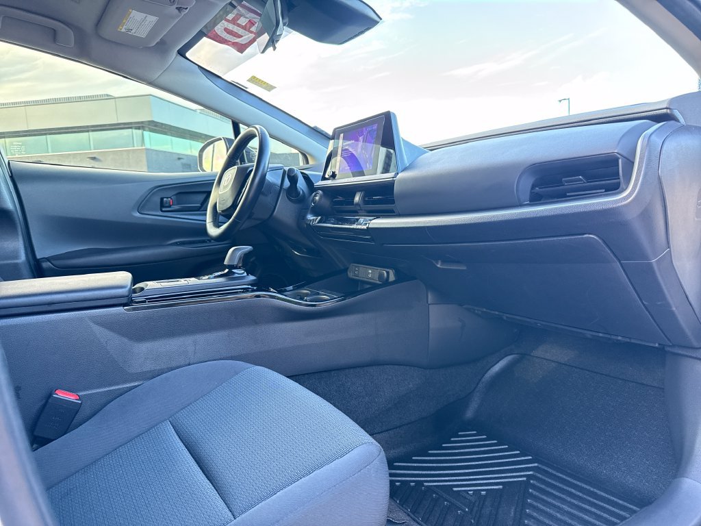 Used 2024 Toyota Prius LE FWD image 30