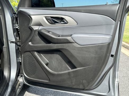 Used 2020 Chevrolet Traverse LT FWD image 15